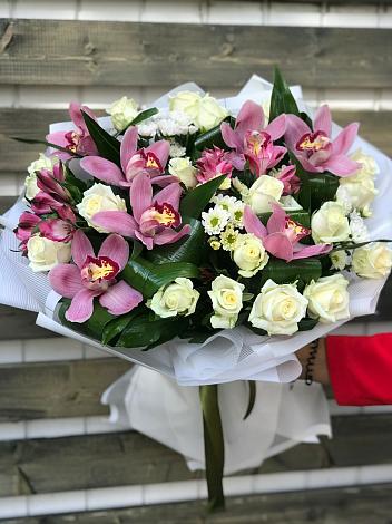 Букет цветов из: Розы и Хризантемы в Баговской