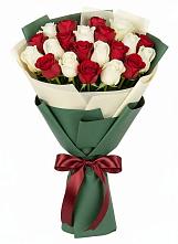 Букет Микс из красных и белых роз в Баговской